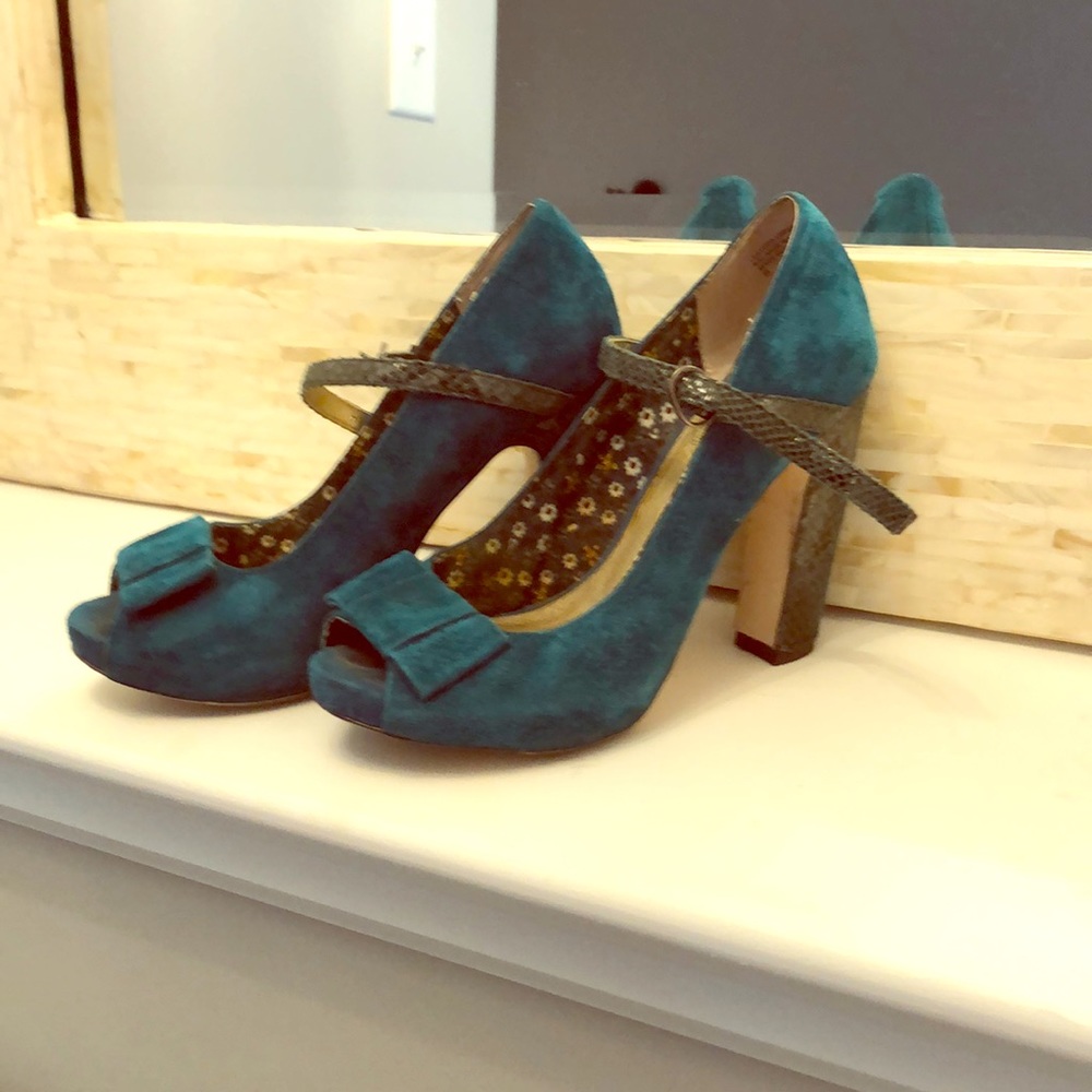 Turquoise shoes by Seychelles